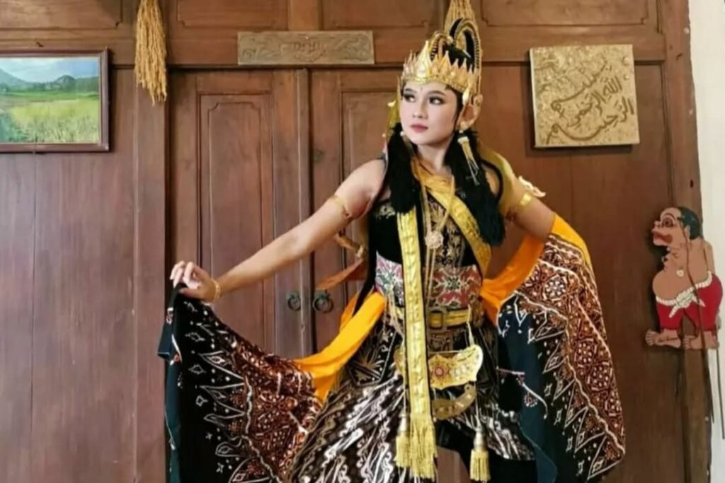 Gambir Anom Dance