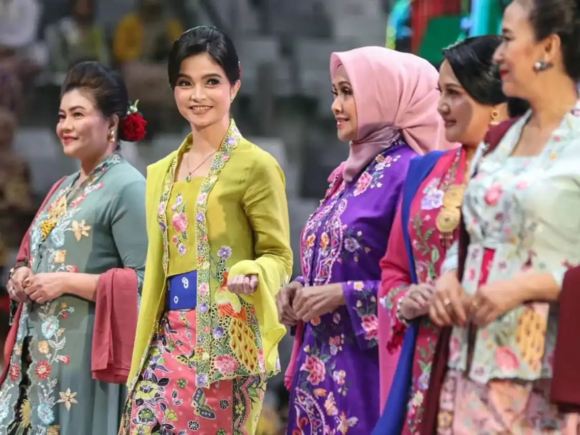 Kebaya, Javanese Traditional Attire - Jawa Pos
