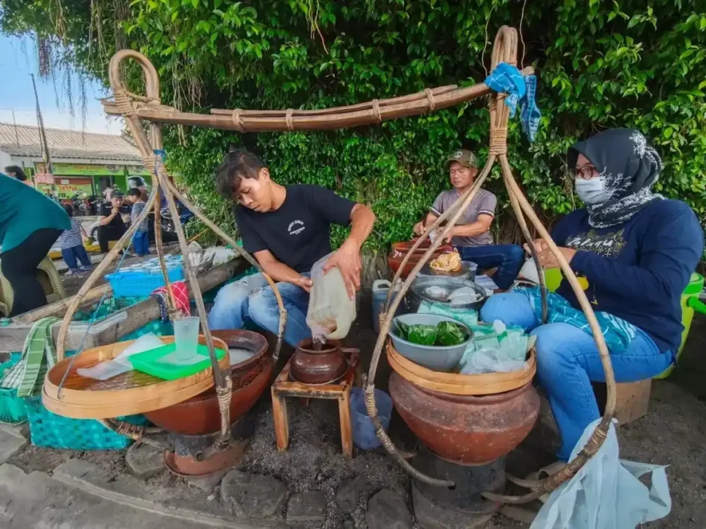 Enjoy Dawet Ringin Pak Bardi - Things to do in Prambanan