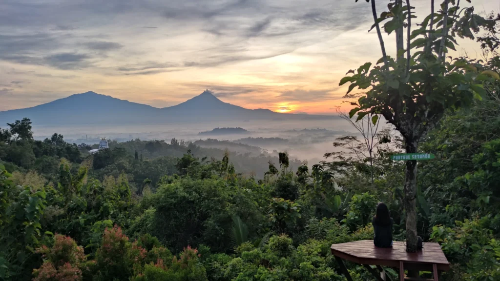 Things To Do in Borobudur - Catching Sunrise at Punthuk Setumbu
