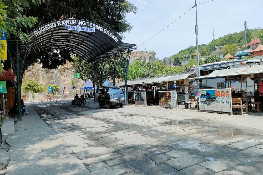 Small warung makan at Breksi Cliff