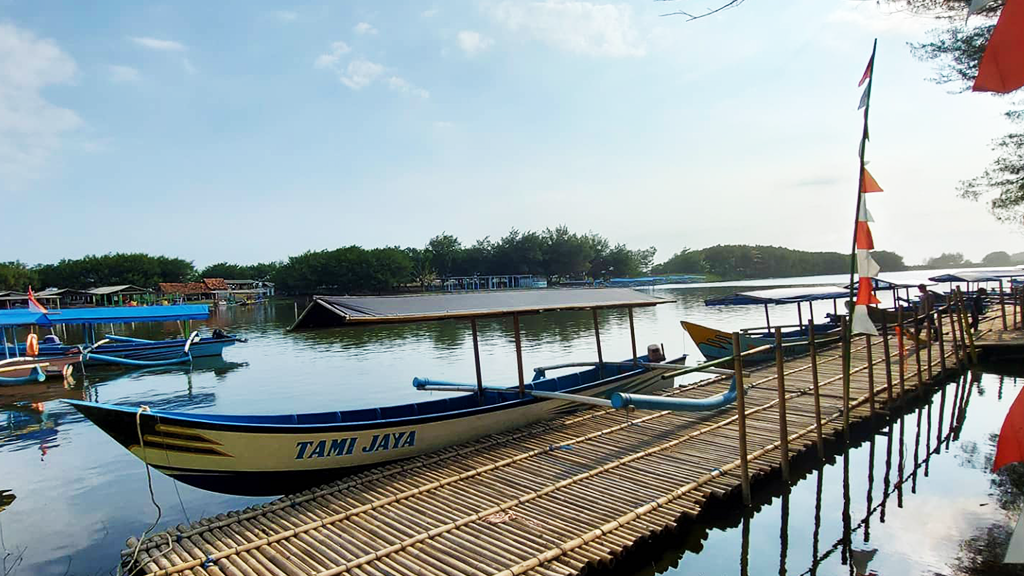 Boat rides at the lagoon at Glagah Beach