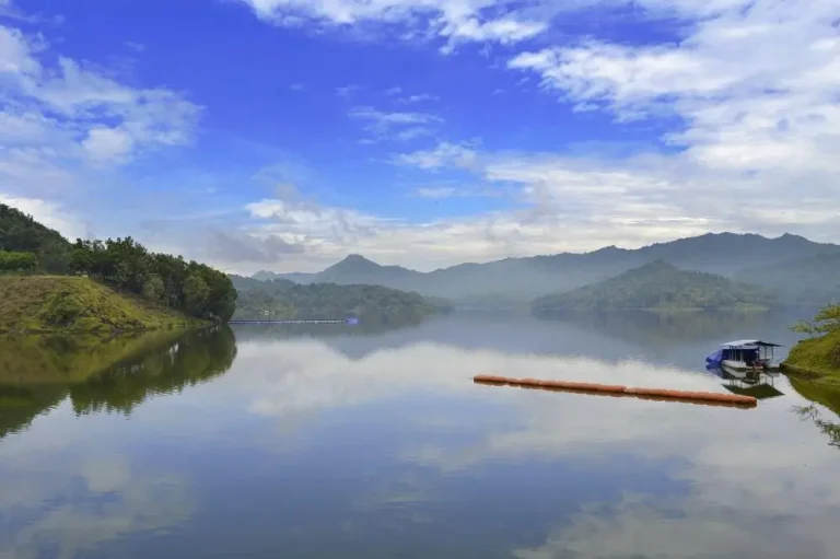 Waduk Sermo in Kulonprogo