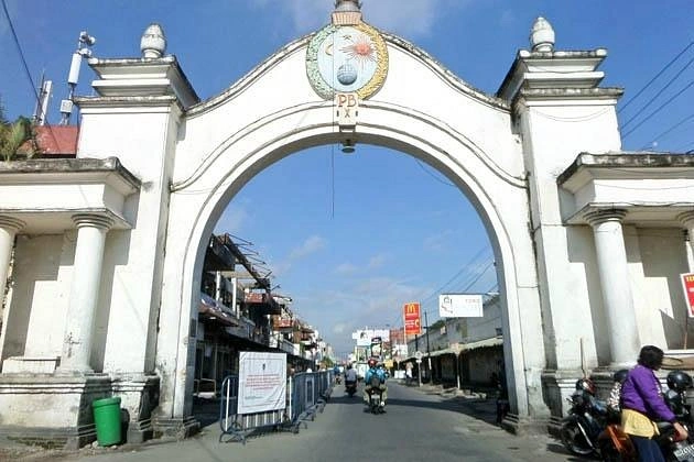Gate Gapura of Pasar Klewer