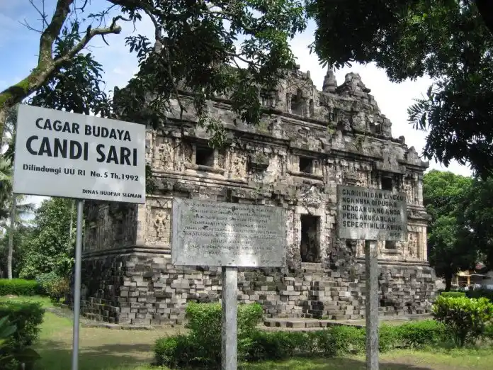 Sari Temple surrounded by greenery