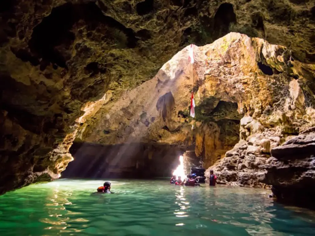 Kali Suci cave tubing