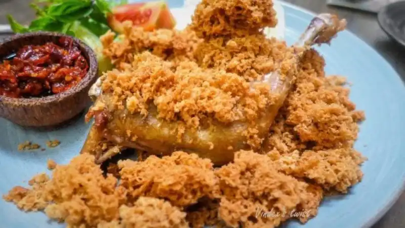 Ayam Goreng Kalasan with kremesan and sambal