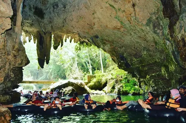 Gua Pindul cave tubing