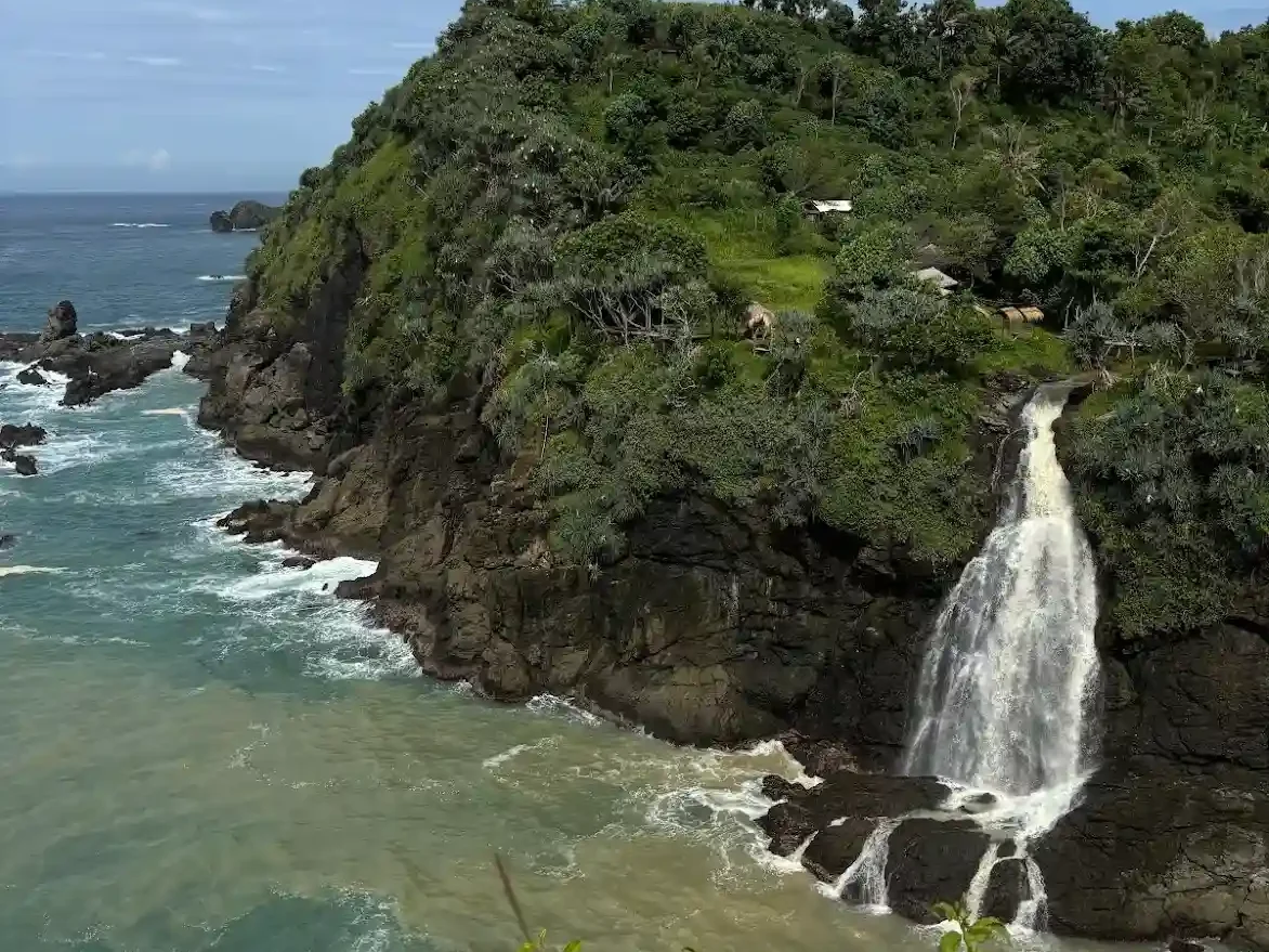 Banyu Tibo Waterfall