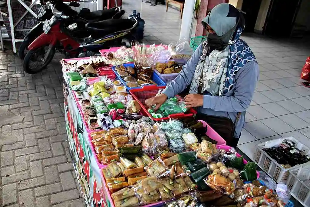 Javanese dessert seller