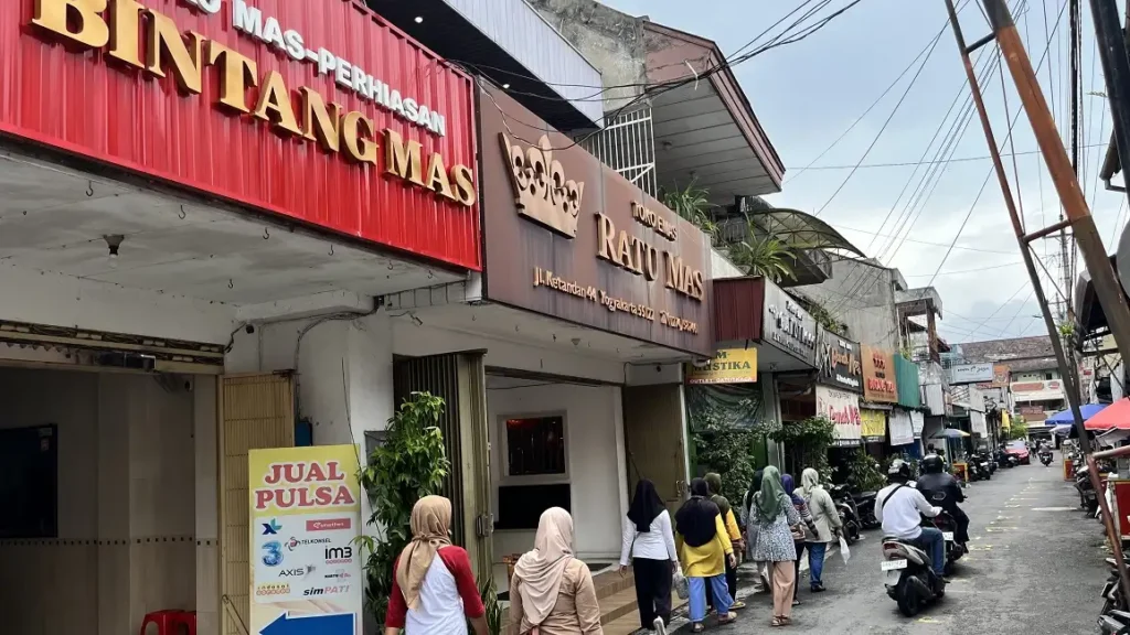 Jewelry stores in Kampung Ketandan