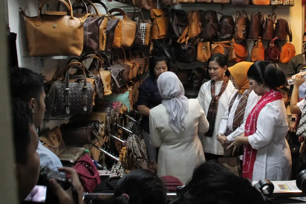 Beingharjo Market’s leather bag crafts