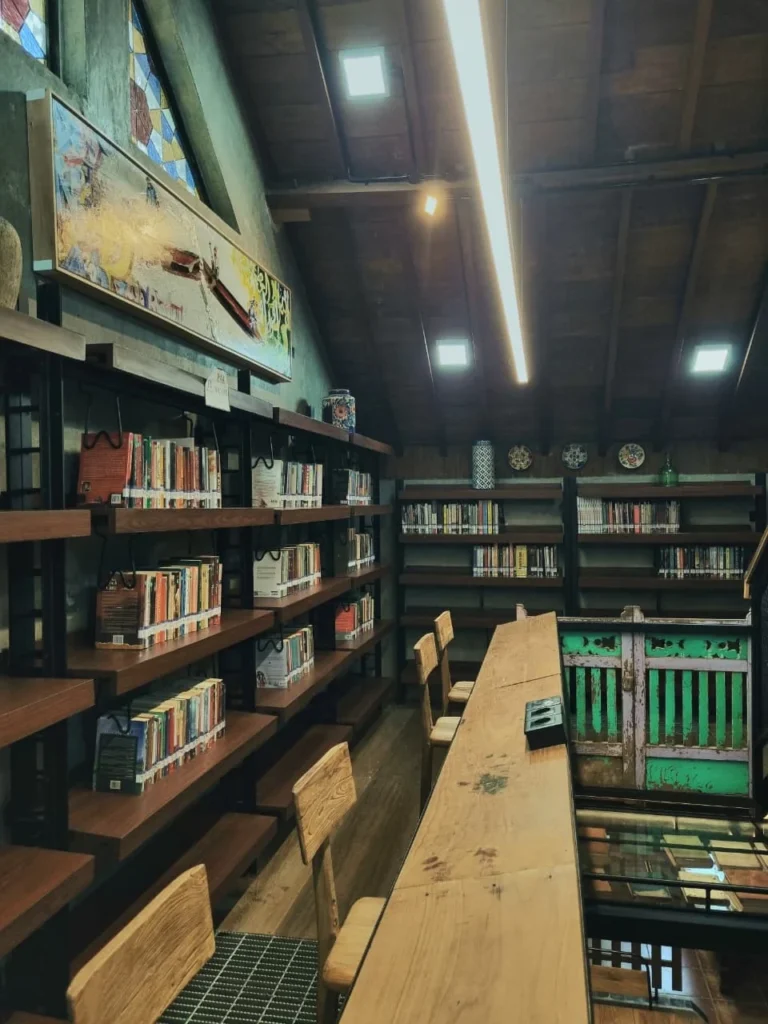 Narapuspitan library