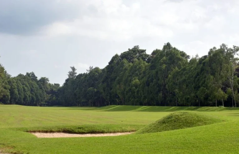 Padang golf adisucipto