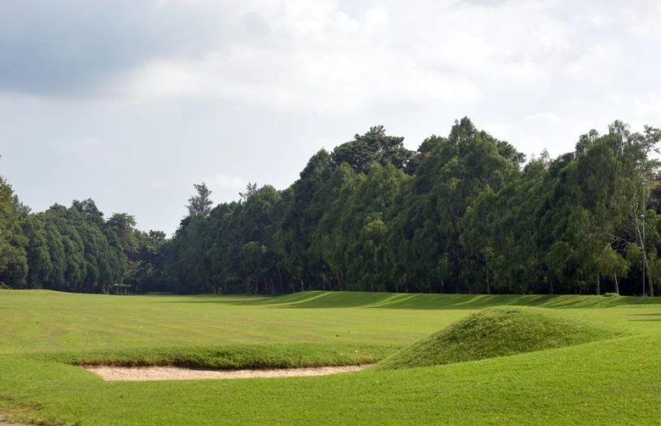 Padang golf adisucipto