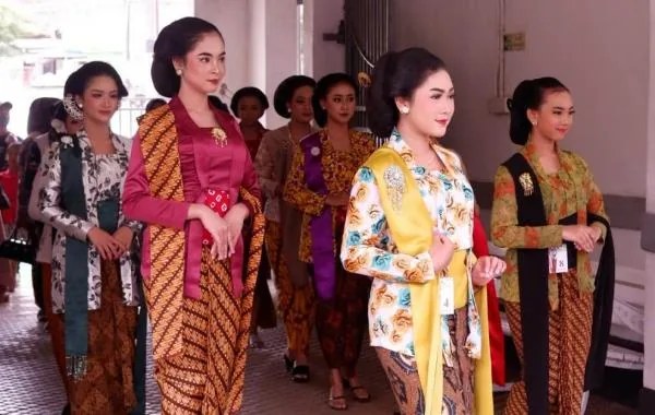 Javanese kebaya
