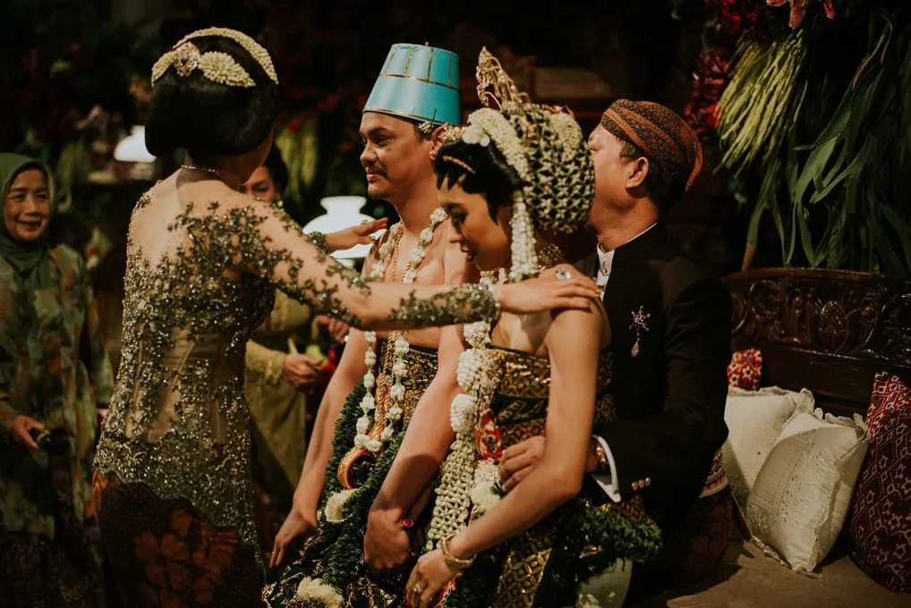 Javanese bride and groom