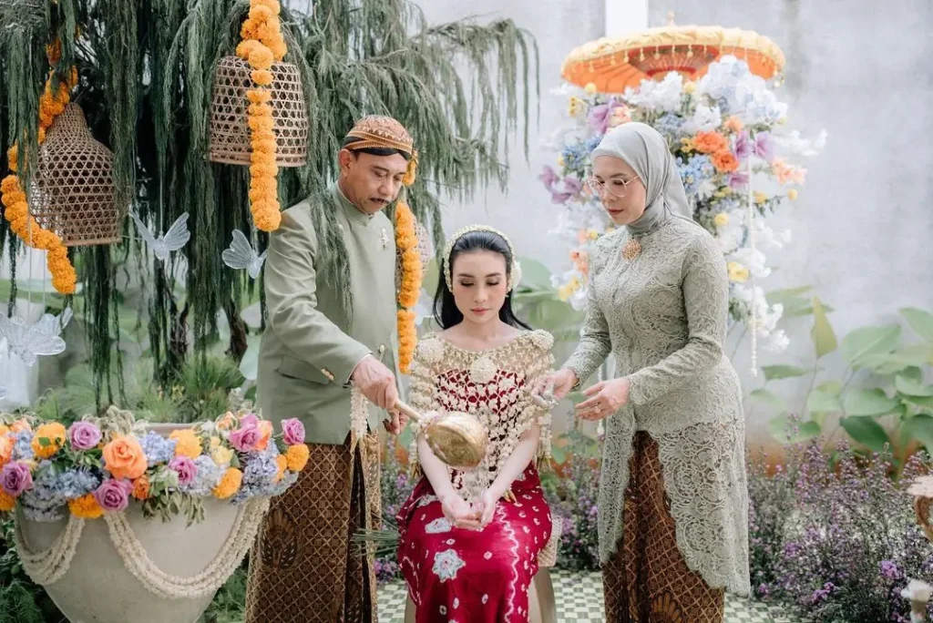 Siraman Javanese wedding