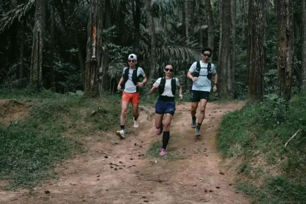 People trail running