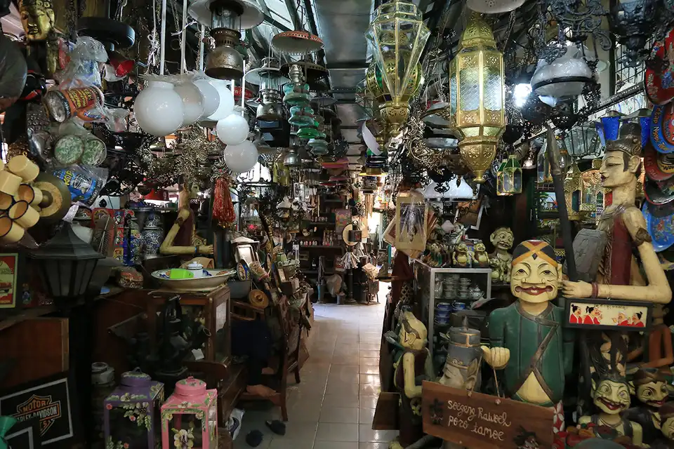 Triwindu Antique Market