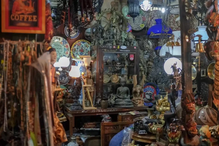 Triwindu Antique Marke