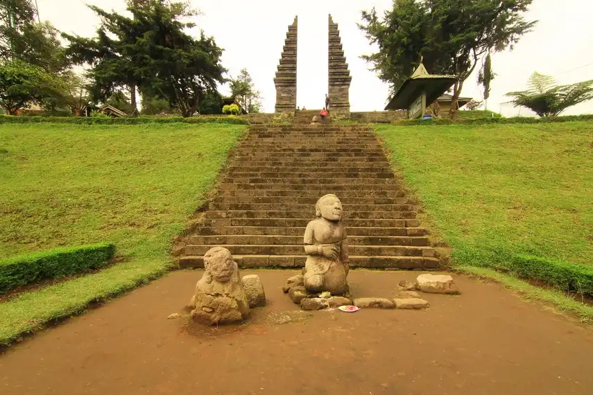 Cetho Temple gapura