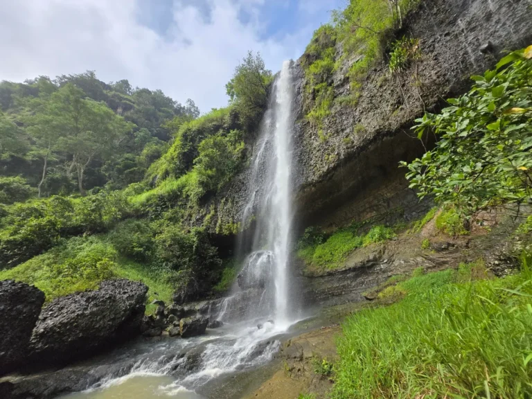 Banyu Nibo Waterfall