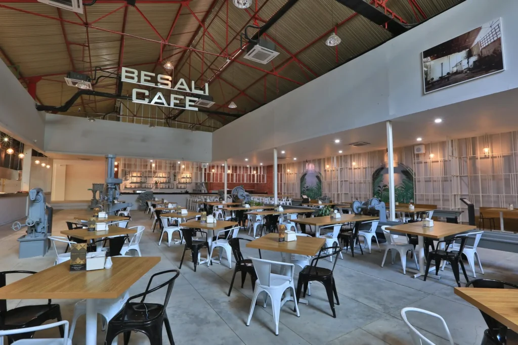 De Tjolomadoe cafe