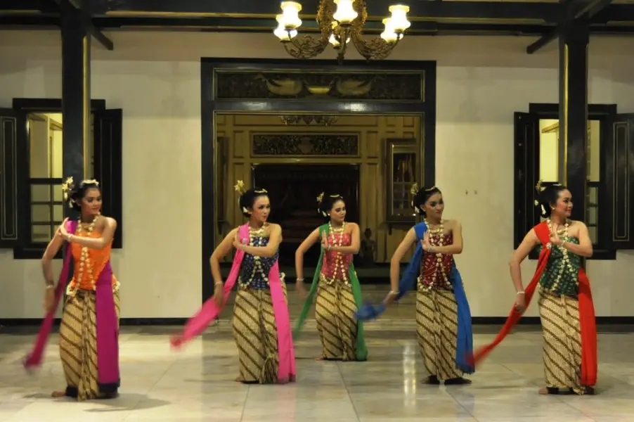 Gambyong Performance