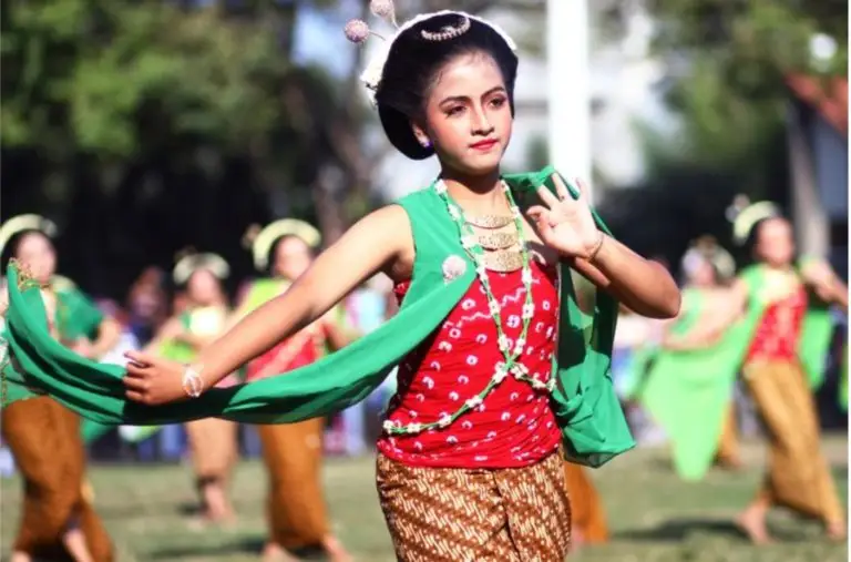 Gambyong costume