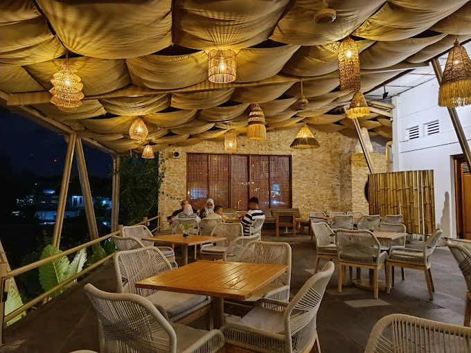Omah Dhuwur Coffee & Dining