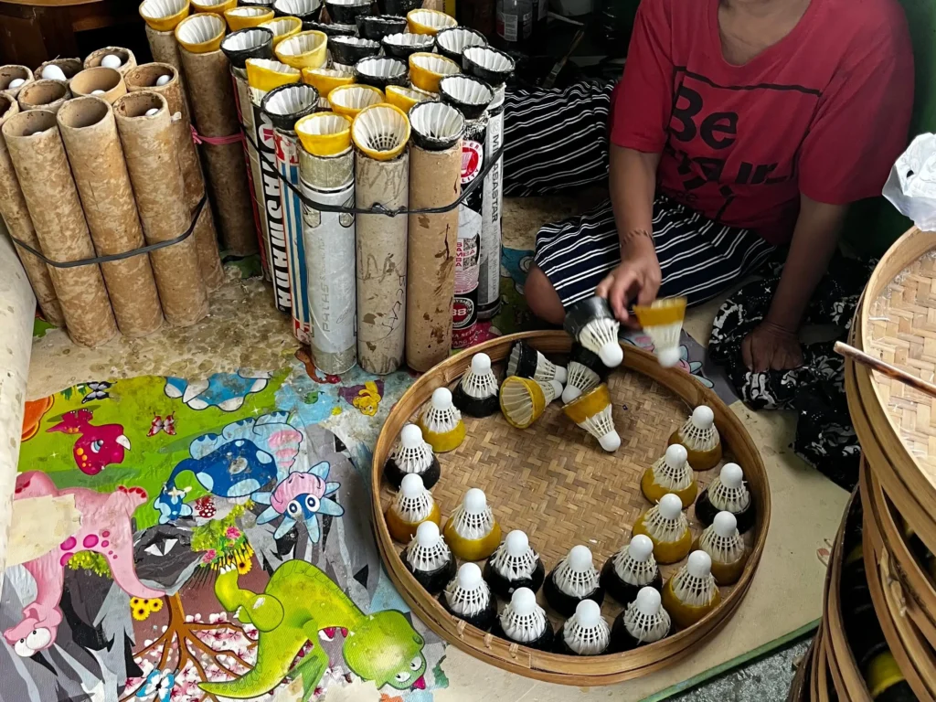 Solo shuttlecock-village