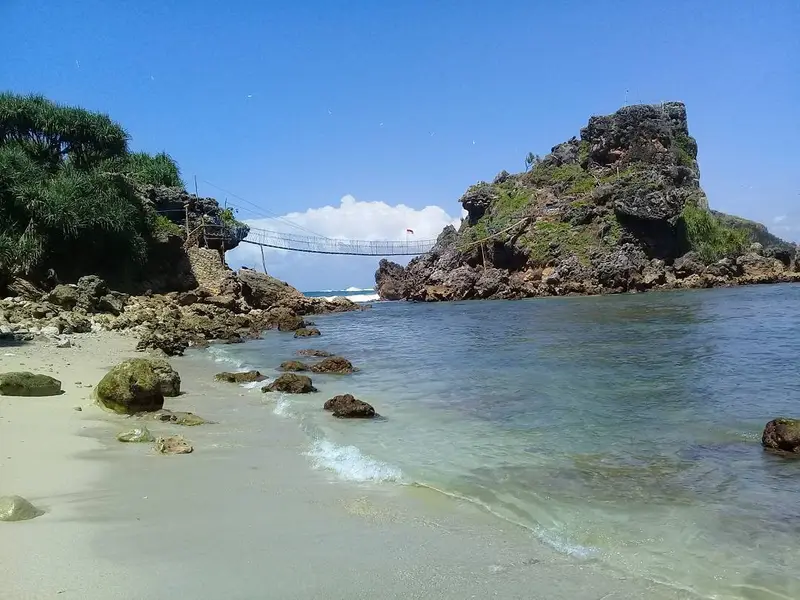 Nglambor Beach